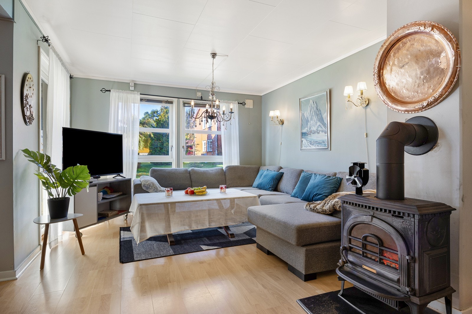 Trivelig stue med utgang til terrassen. Galleribilde