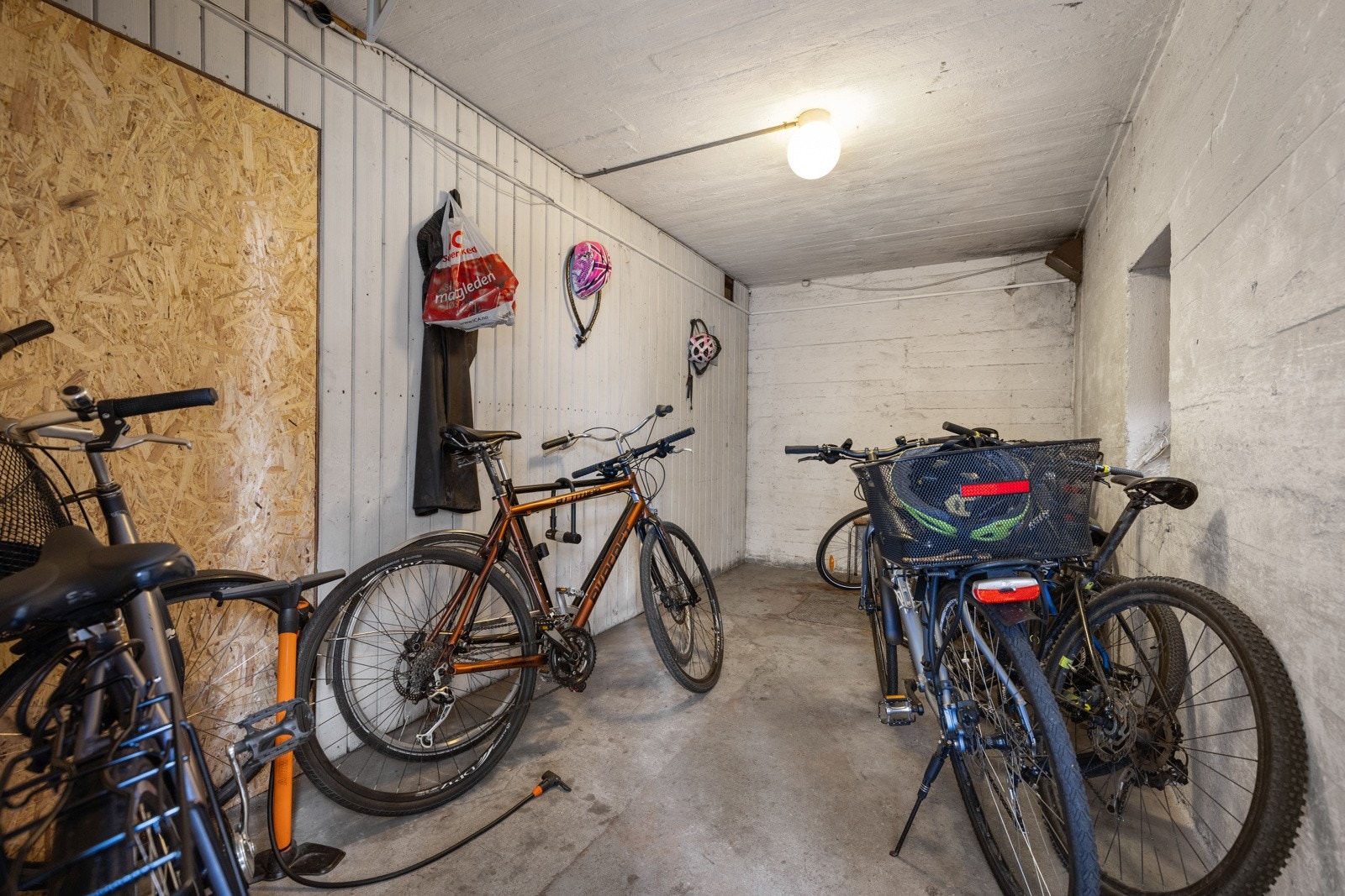 Felles sykkelparkering Galleribilde