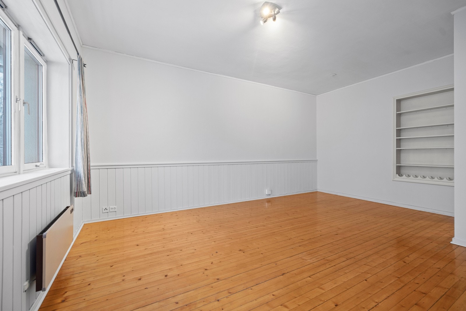 Tregulv og malte flater. Galleribilde