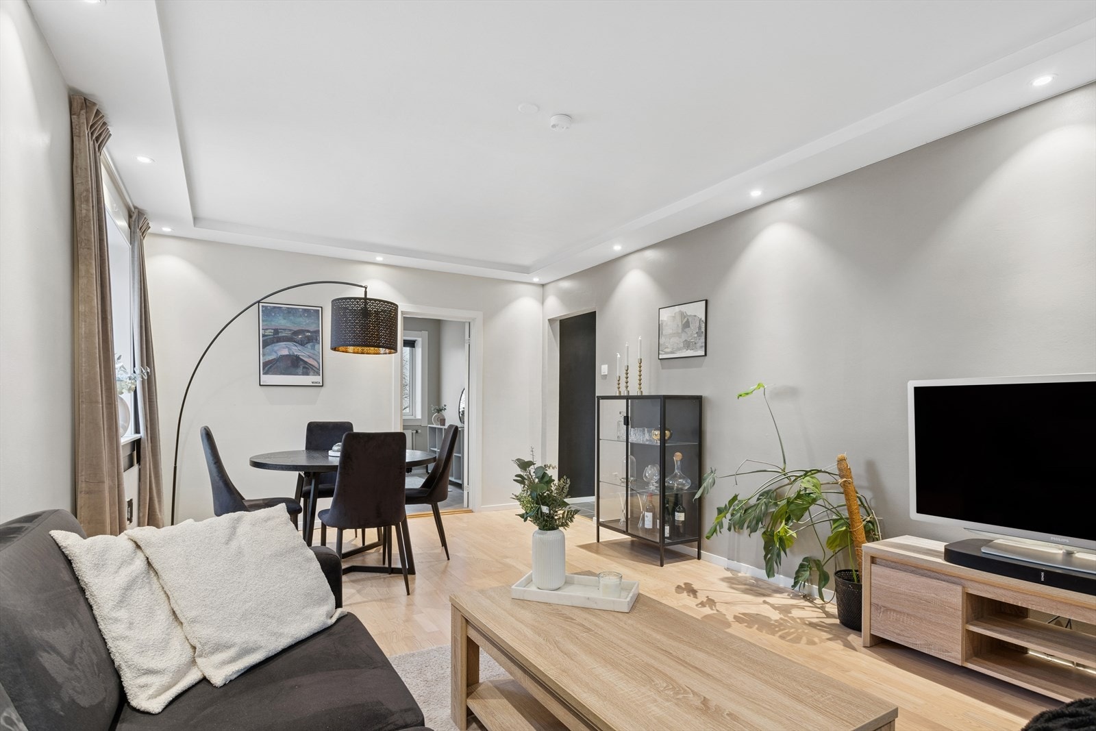 Leiligheten fremstår innbydende med delikate fargetoner og generøse vindusflater med flott lysinnslipp fra to himmelretninger. Galleribilde