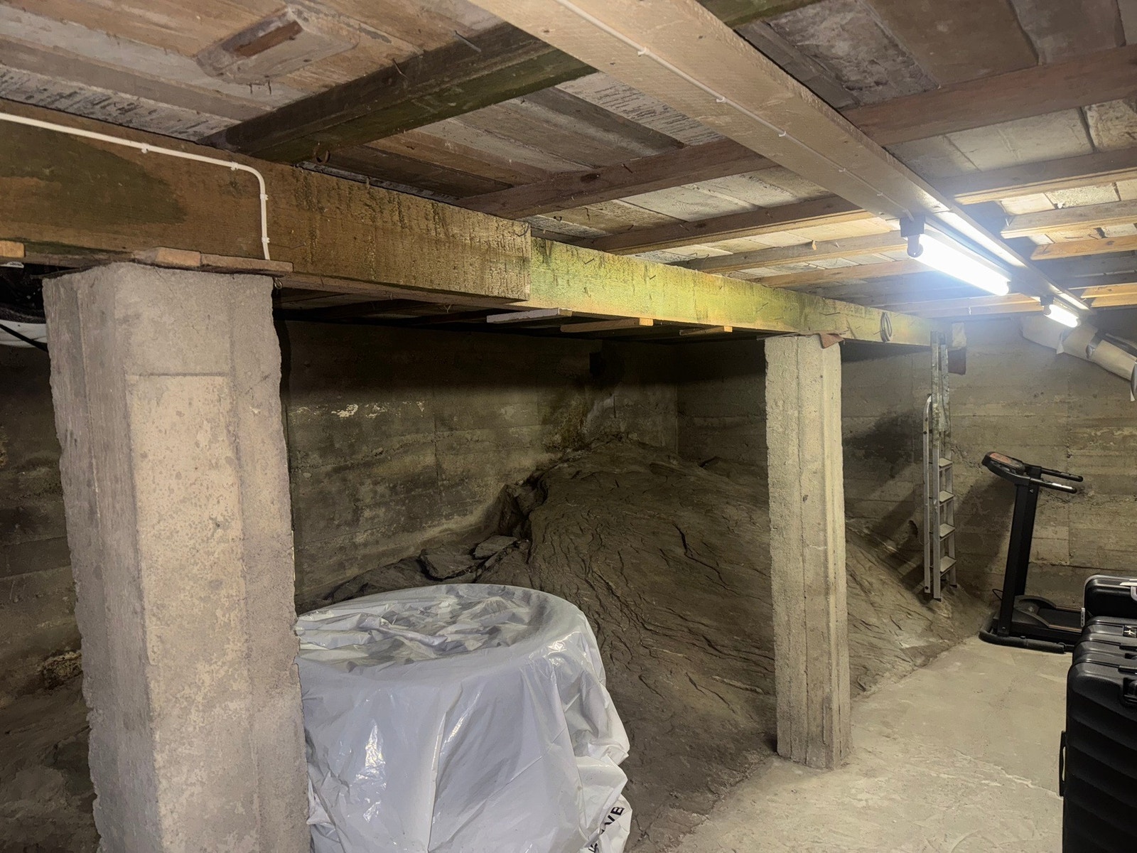 Fra entreen er det inngang til kjelleren. Galleribilde