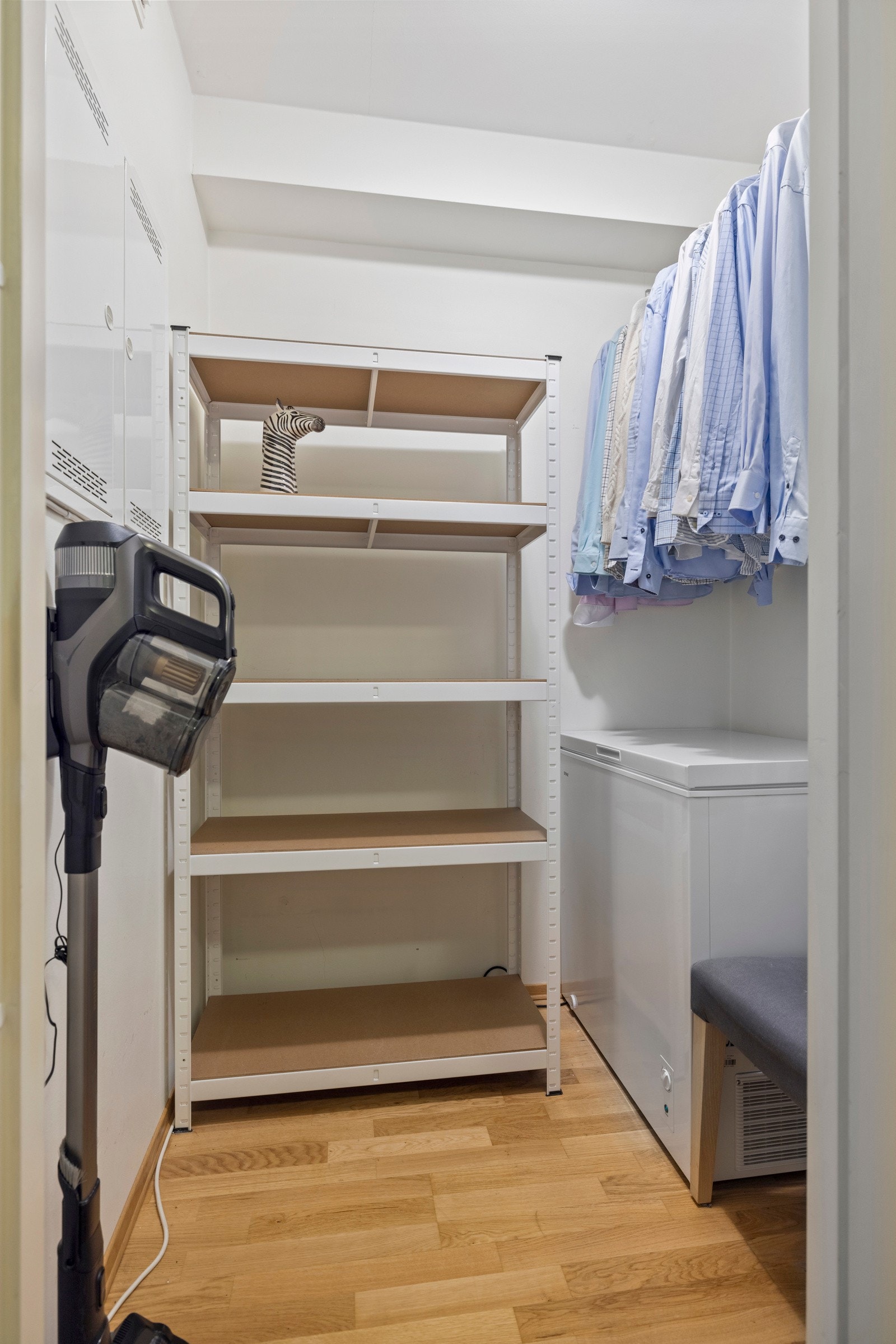 Leiligheten har også en innvendig bod, med praktisk oppbevaringsplass Galleribilde