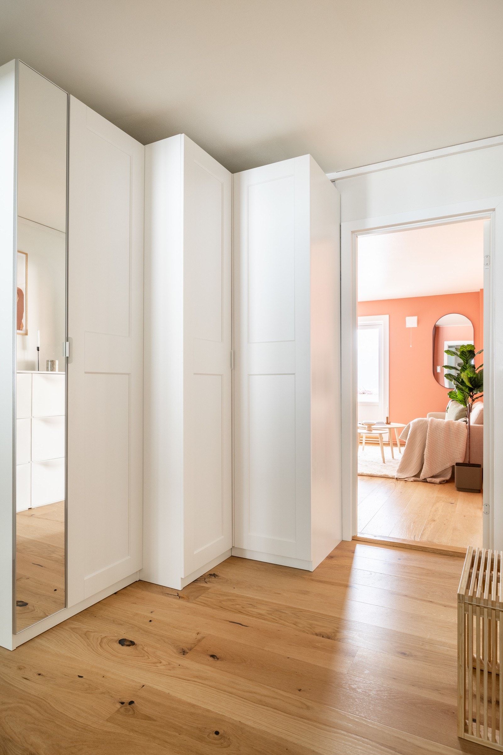 Leiligheten har godt med oppbevaringsplass. Galleribilde