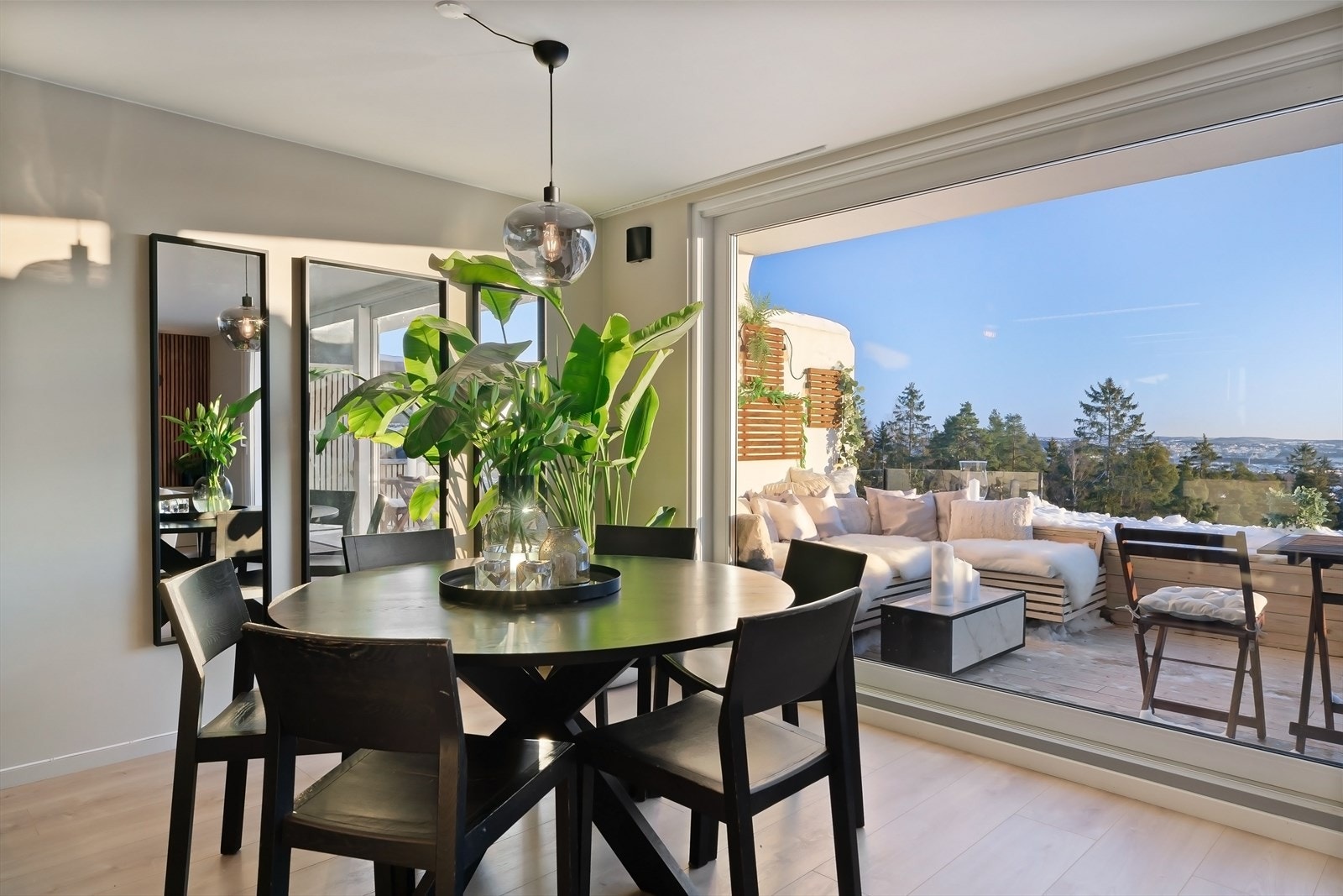 Leiligheten er nylig rehabilitert, bygget ut og holder gjennomgående høy standard Galleribilde