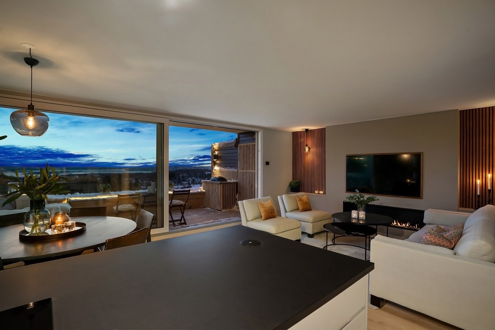 Biopeis montert i stuen som varmer godt på de kalde vinterdagene Galleribilde