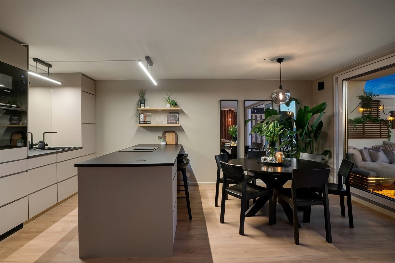 Smarthus system på varme og lys som styres via app Galleribilde