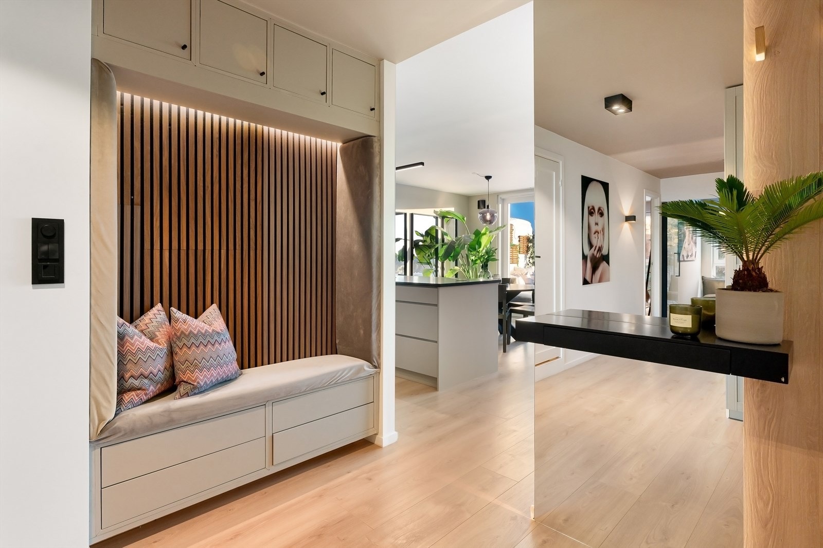 Plassbygde og smart løsninger for ekstra oppbevaring Galleribilde