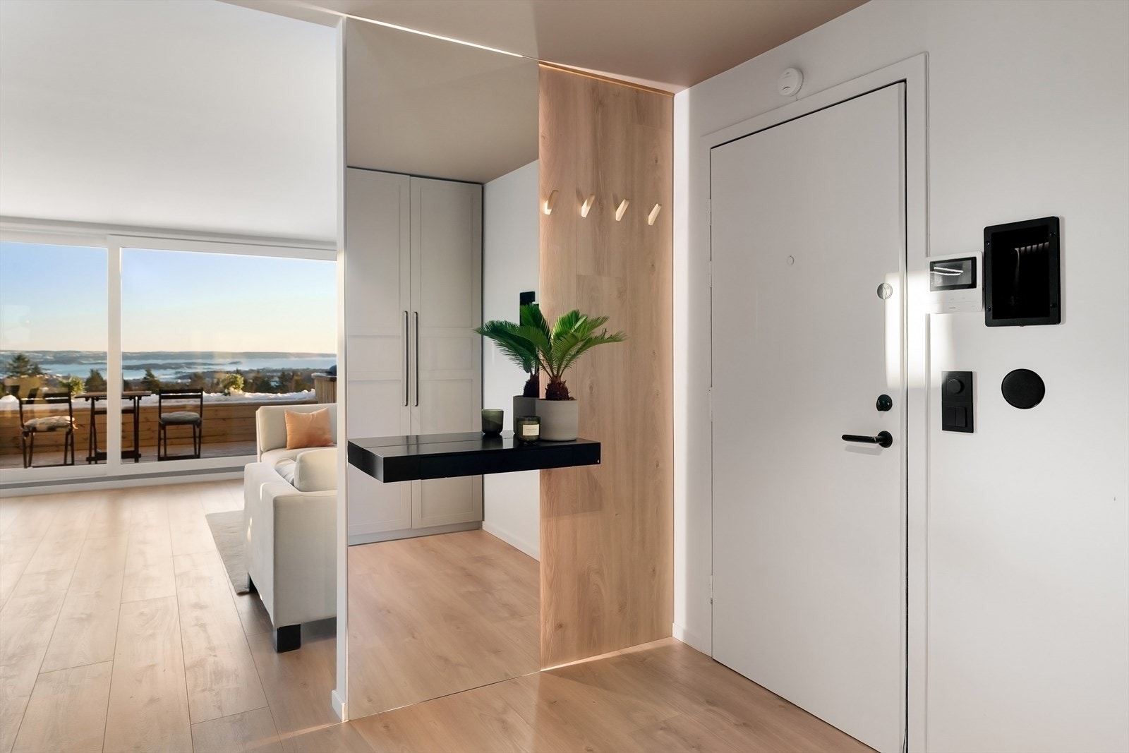 Dørcalling i entrè. Galleribilde