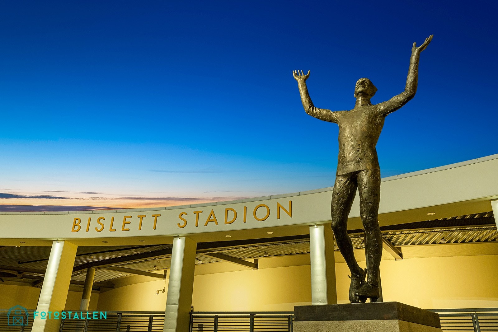 Ikke langt fra leiligheten finner du historiske Bislett stadion med fotballbane, friidrettsanlegg og innendørs løpebane. Galleribilde
