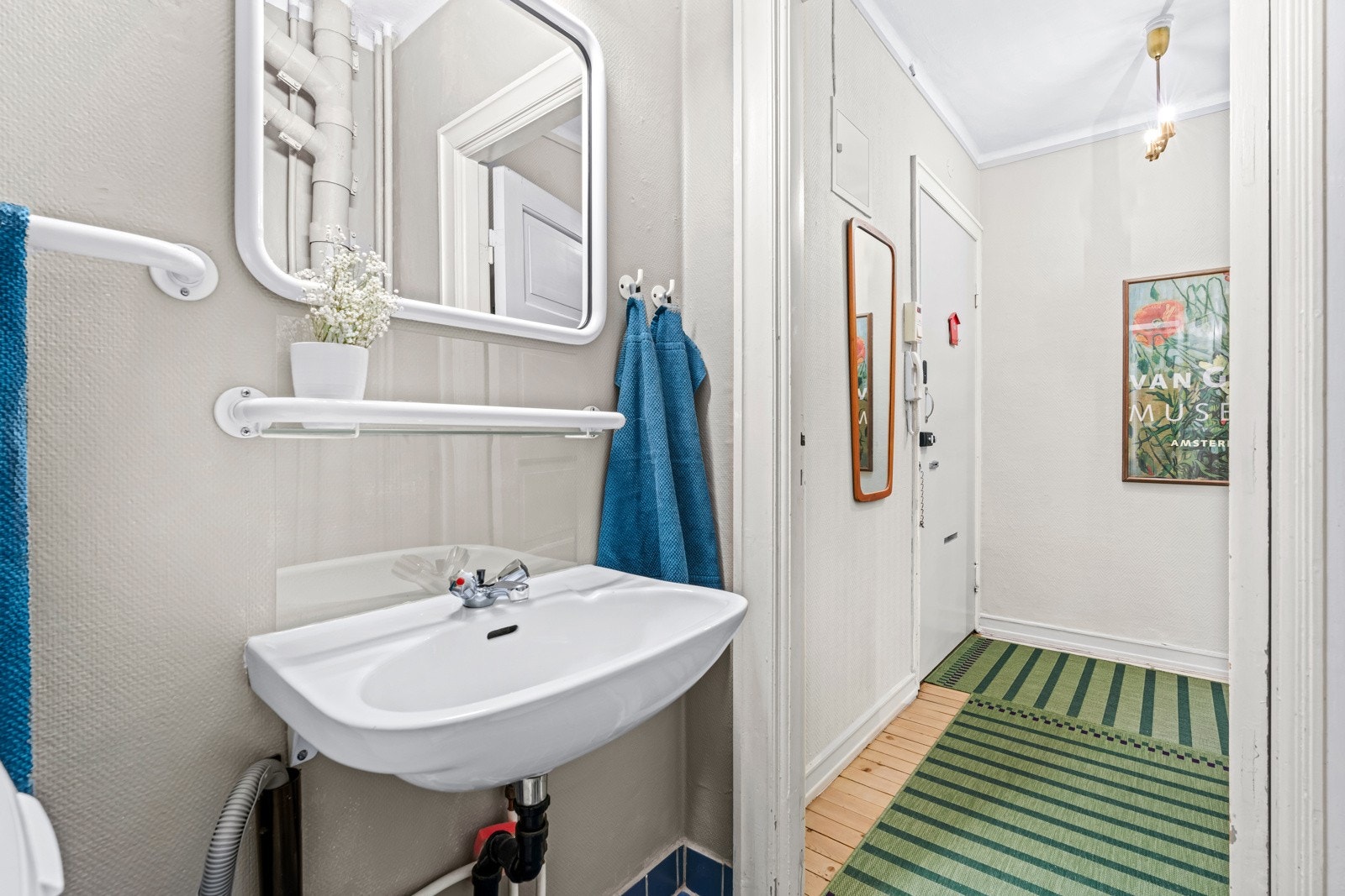 Badet er utstyrt med enkel, men funksjonell baderomsinnredning. Galleribilde