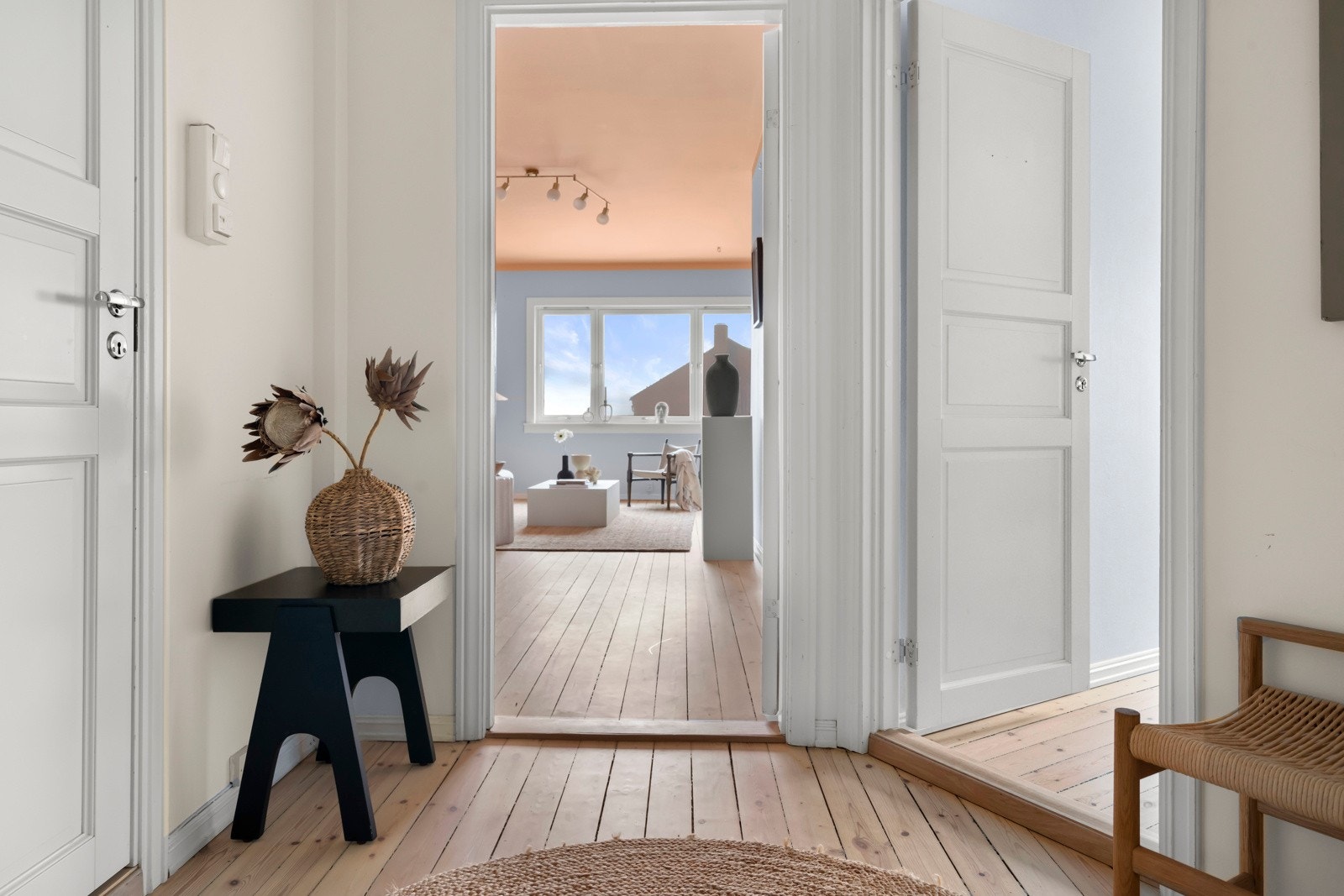 Nydelig originalt tregulv gjennomgående i leiligheten. Galleribilde
