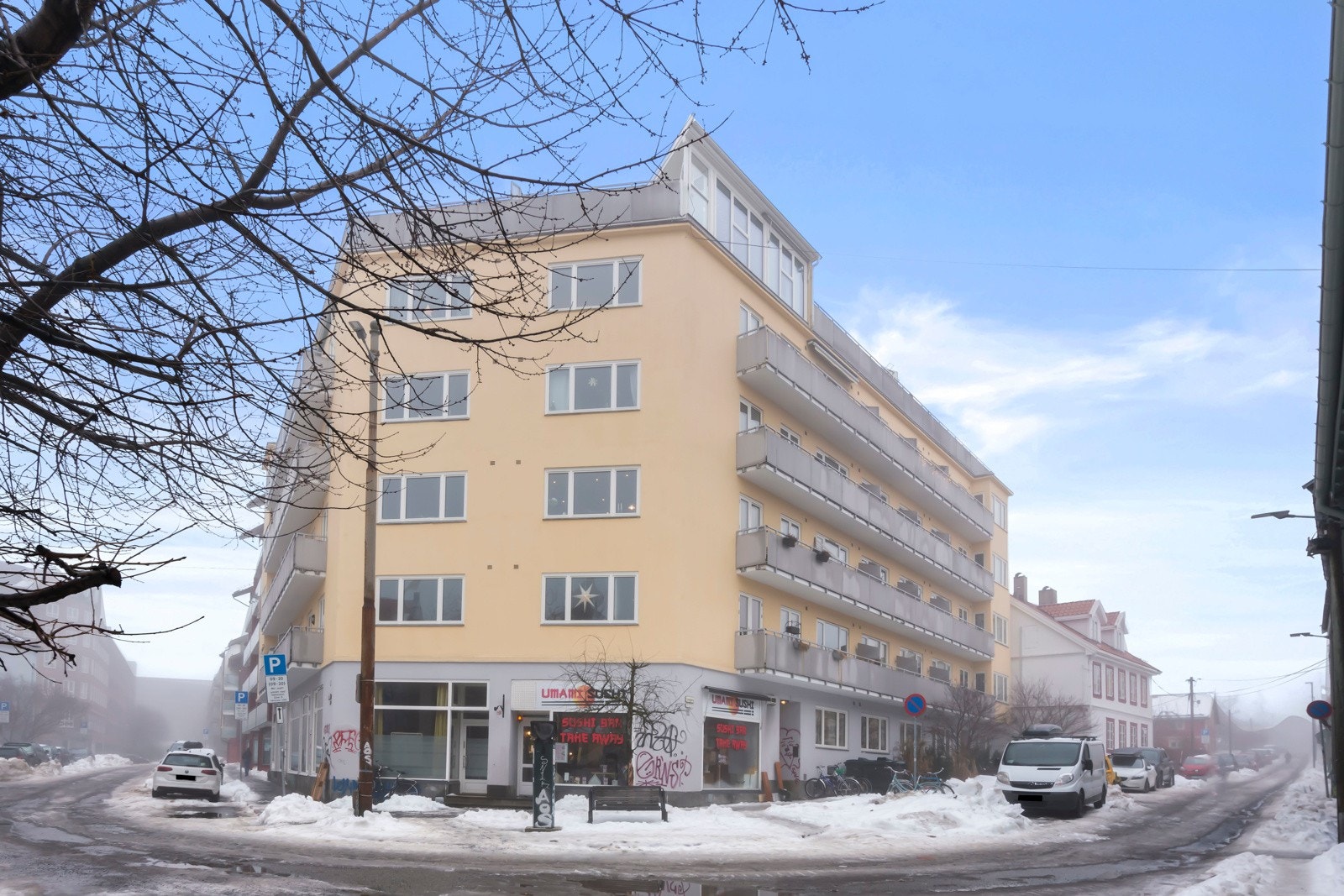 Leiligheten ligger på byggets hjørne. Galleribilde