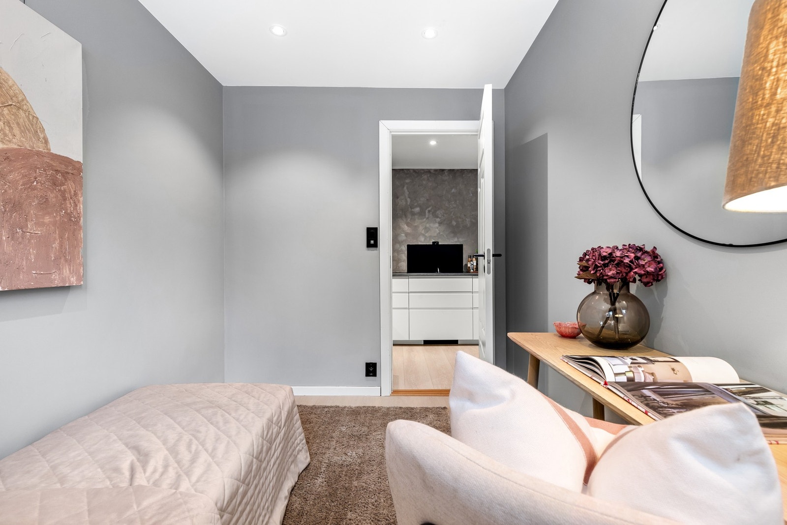 Det er plass til garderobeskap Galleribilde