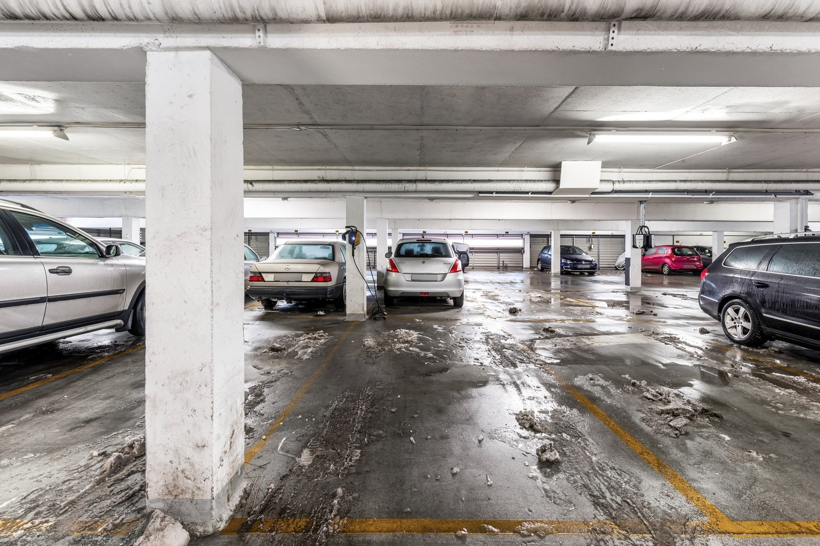 Garasje med lader medfølger Galleribilde