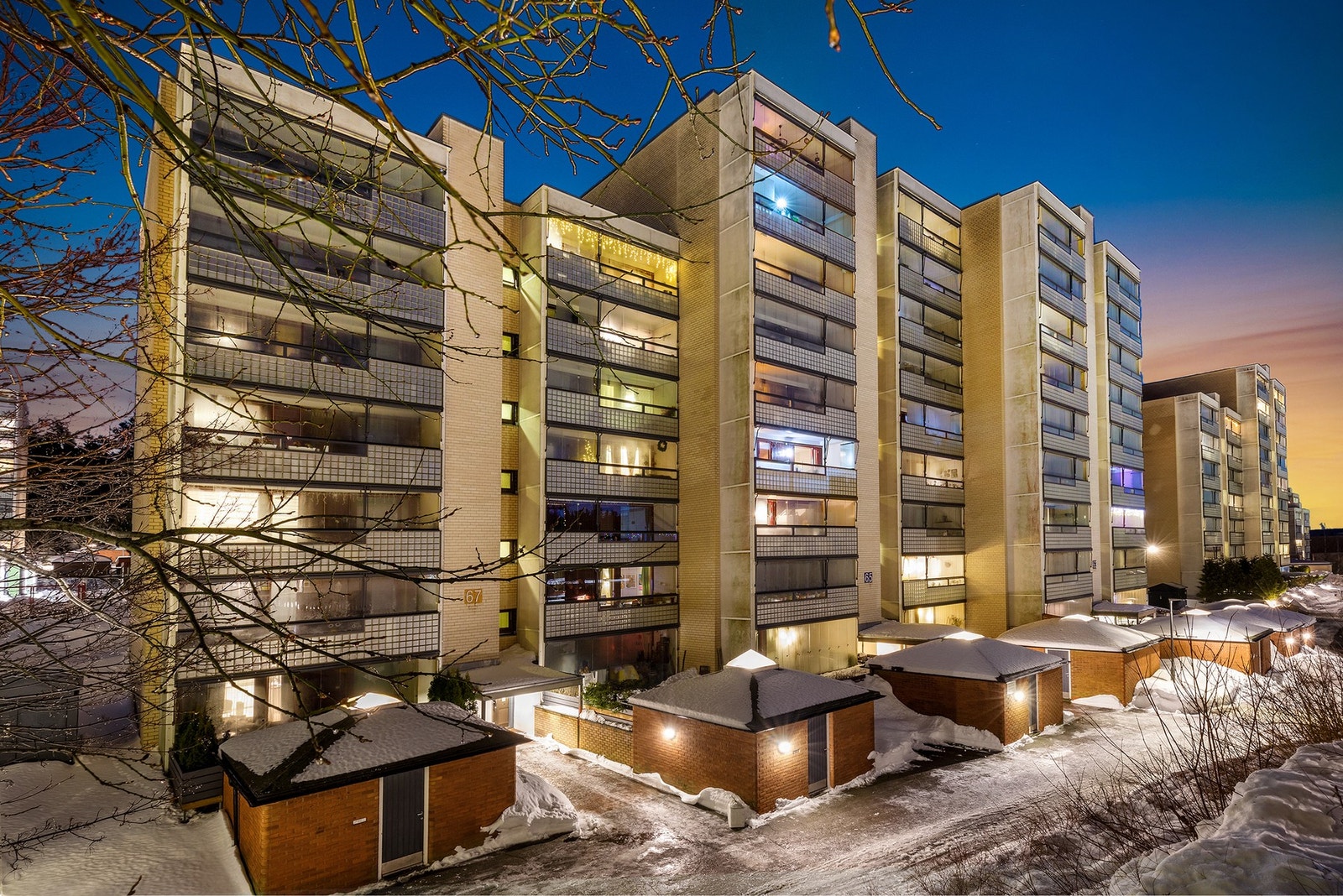 Velkommen til Ravnkollbakken 65. Her har det blitt påkostet og vedlikeholdt mye av borettslaget i nyere tid Galleribilde