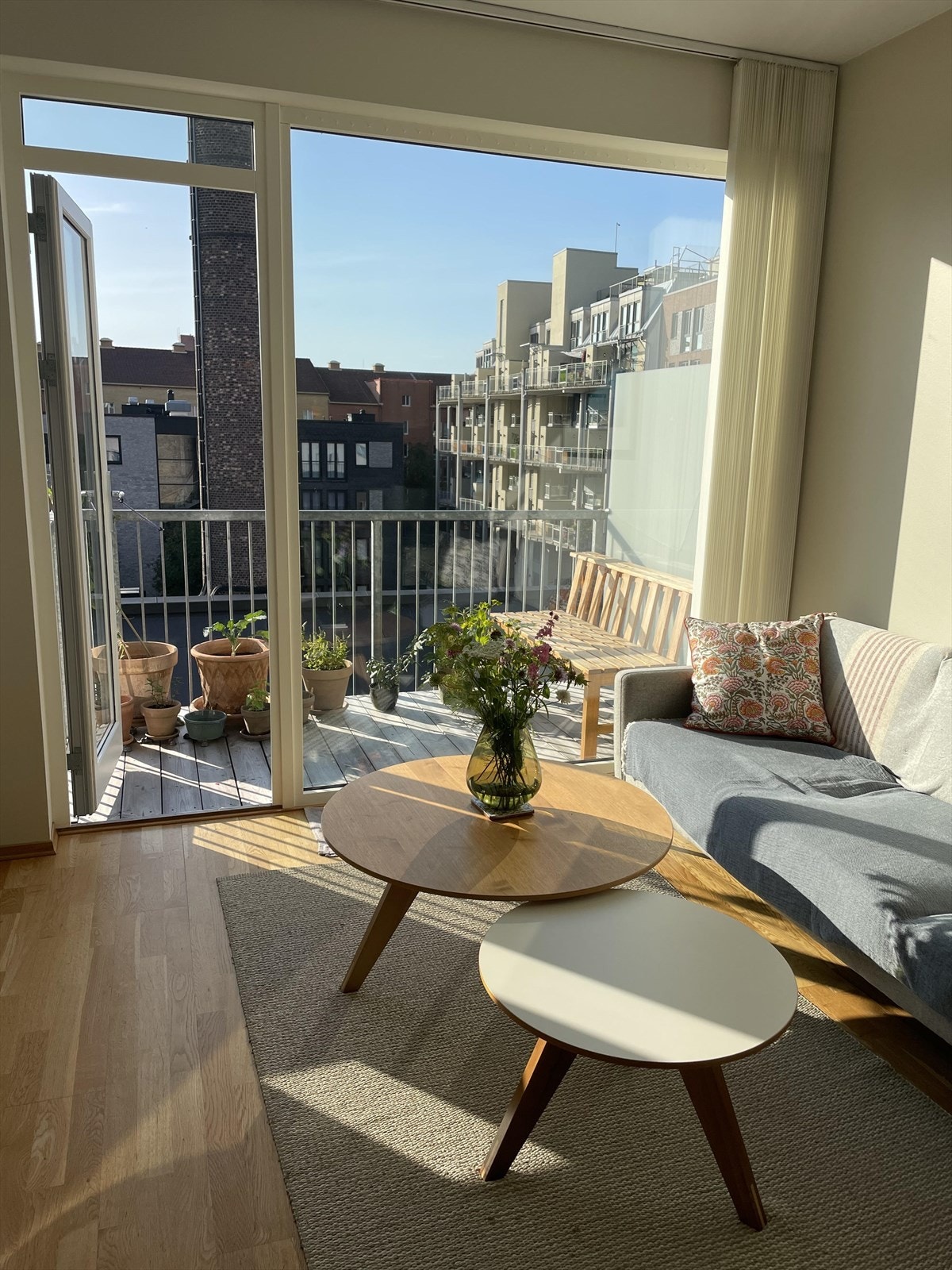 Selgers egne bilder: leiligheten er gjennomgående og har godt lysinnslipp. Galleribilde