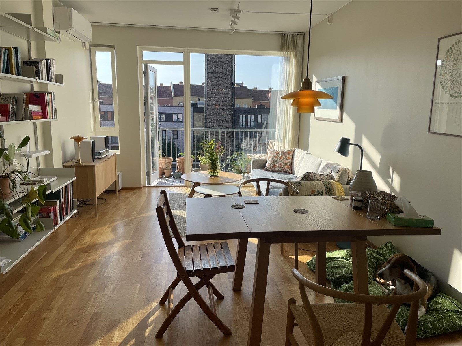 Lys og luftig stue uten innsyn Galleribilde