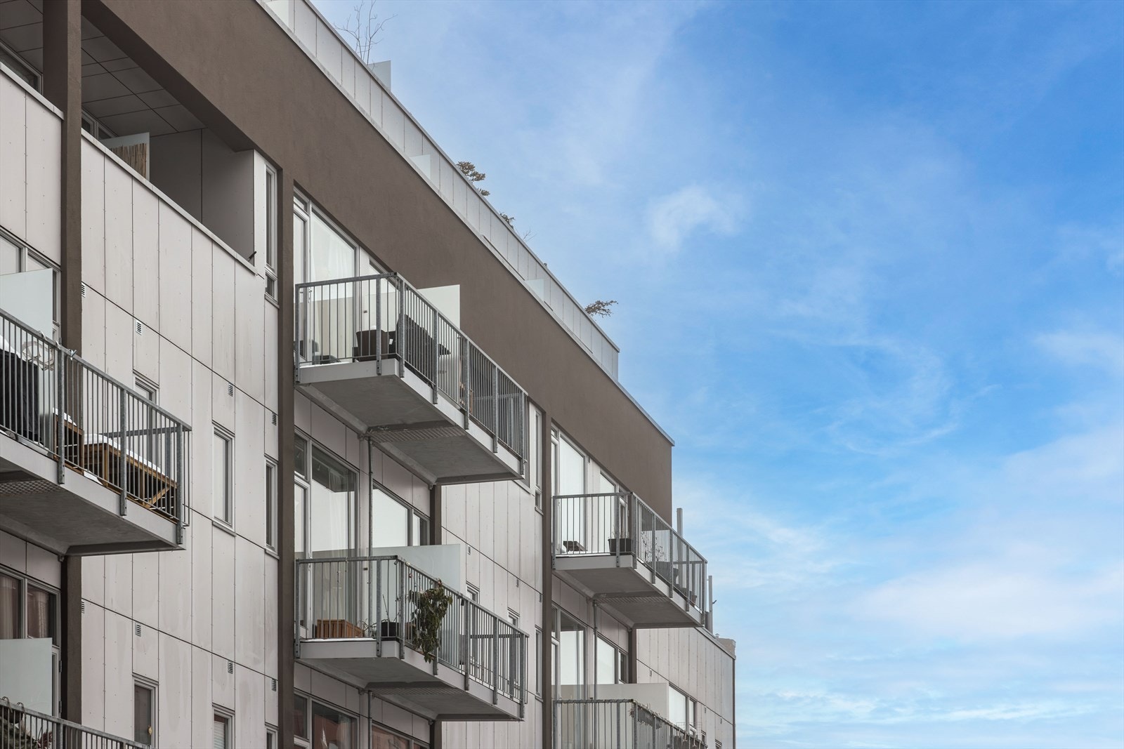 Leiligheten ligger fint og luftig til i byggets fjerde etasje. Galleribilde