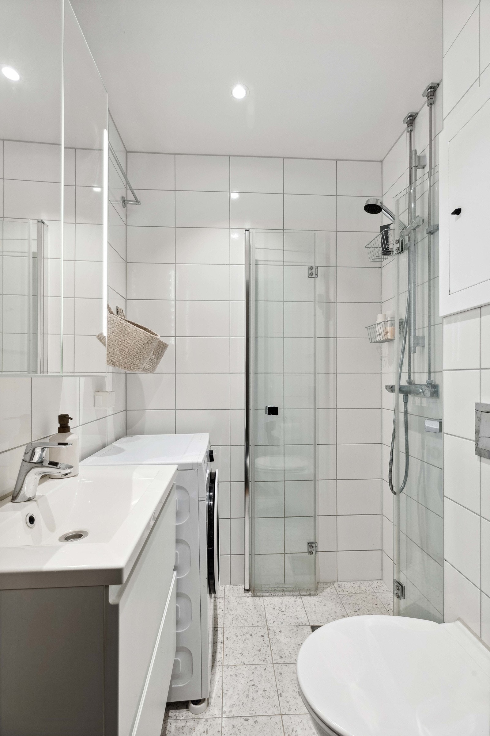 Lekkert baderom fra 2019 oppgradert i regi av borettslaget. Galleribilde