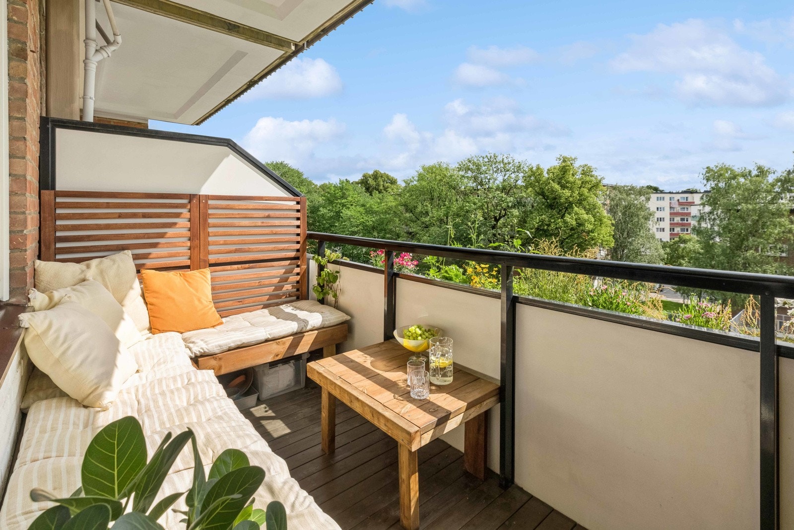 Her er det god plass til både utemøbler og grill. Nyt de lange sommerkveldene med venner og familie. Galleribilde