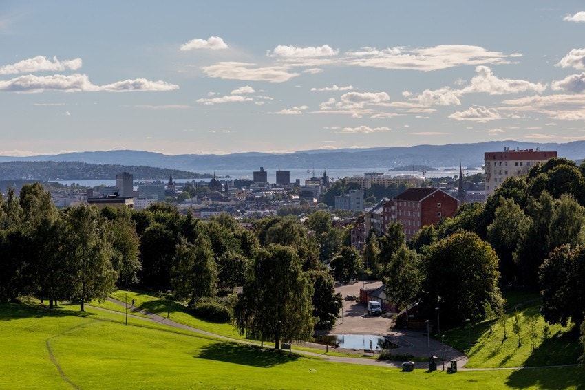 Bo tilbaketrukket med tilgang til store grøntarealer. Galleribilde