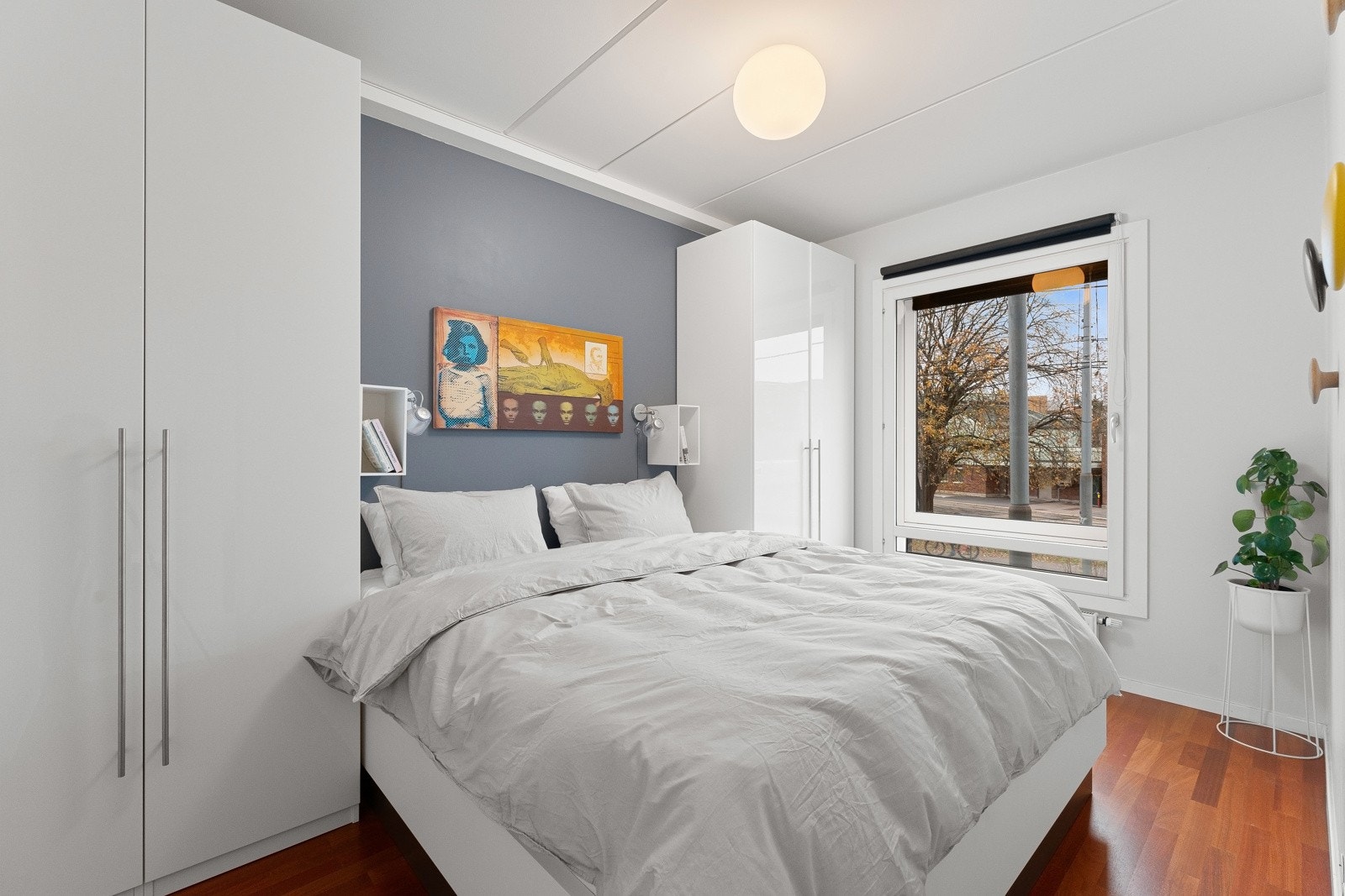 Hovedsoverommet av god størrelse med god plass til dobbeltseng. Galleribilde