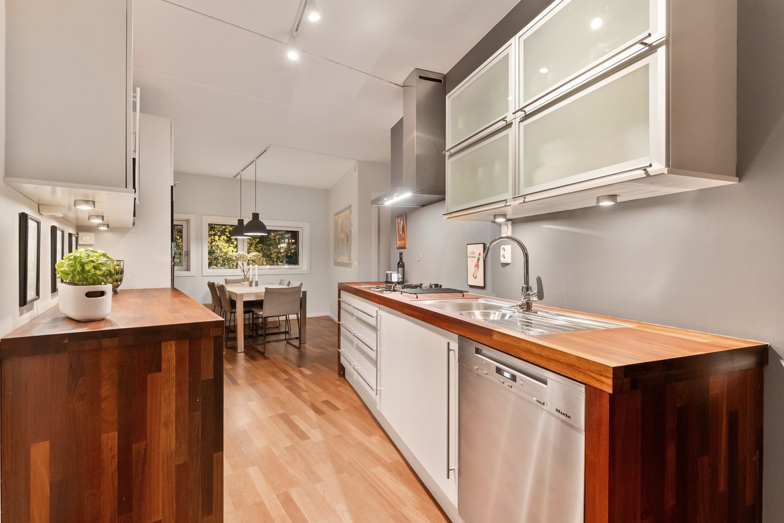 Miele oppvaskmaskin medfølger. Galleribilde