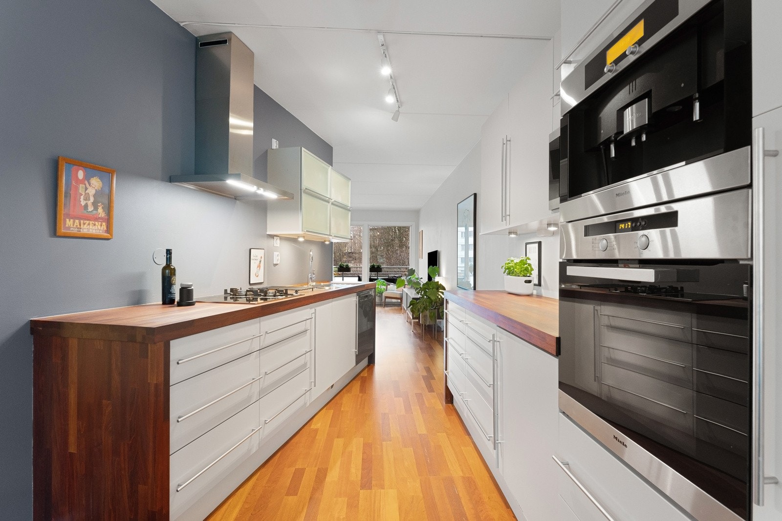 Integrerte hvitevarer fra Miele mens kjøleskapet er fra Witt. Galleribilde