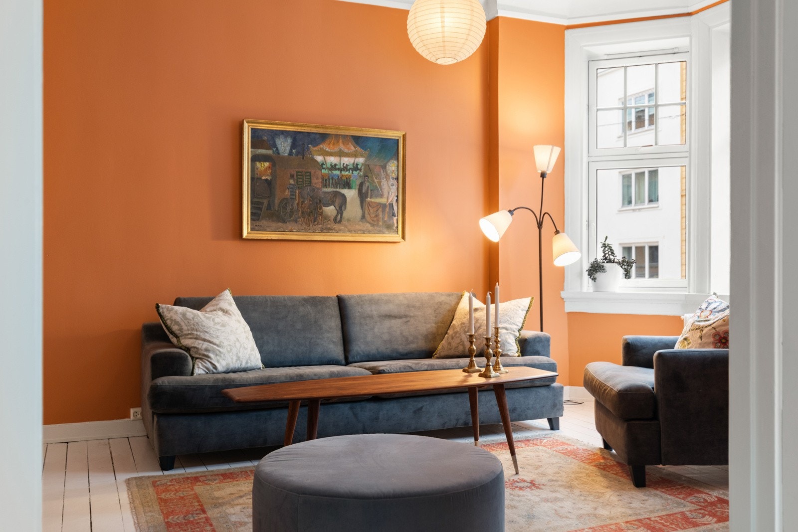 I stuen har man god plass til stor sofasalong og øvrig stuemøblement. Galleribilde