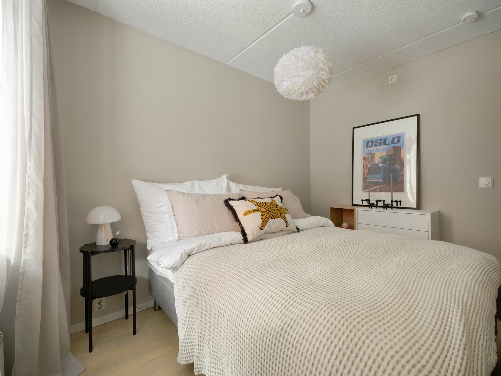 Soverommet vender mot den rolige bakgården. Galleribilde