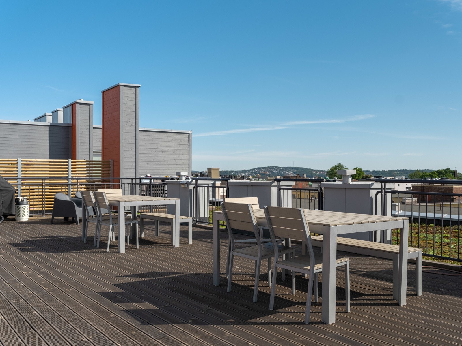 Om du er glad i sol og varme, kan vi gledelig informere om at du får tilgang på hele fire takterrasser. Galleribilde