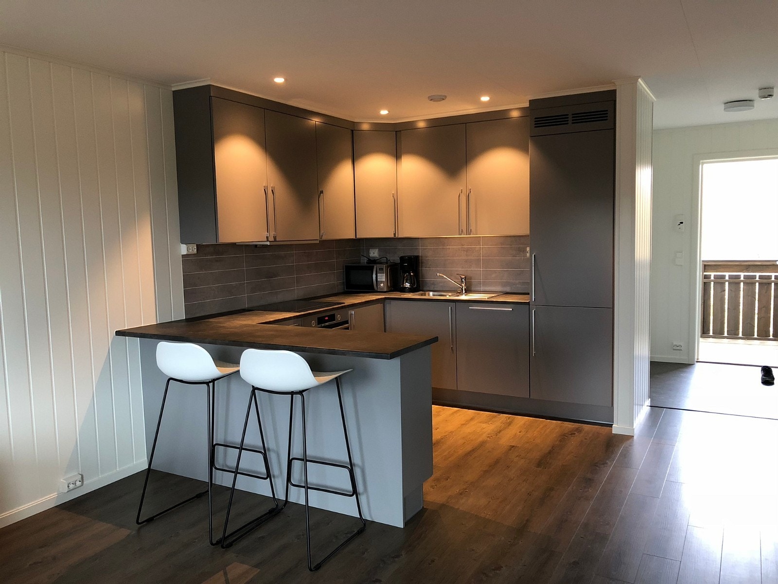 Kjøkken med barstoler Galleribilde