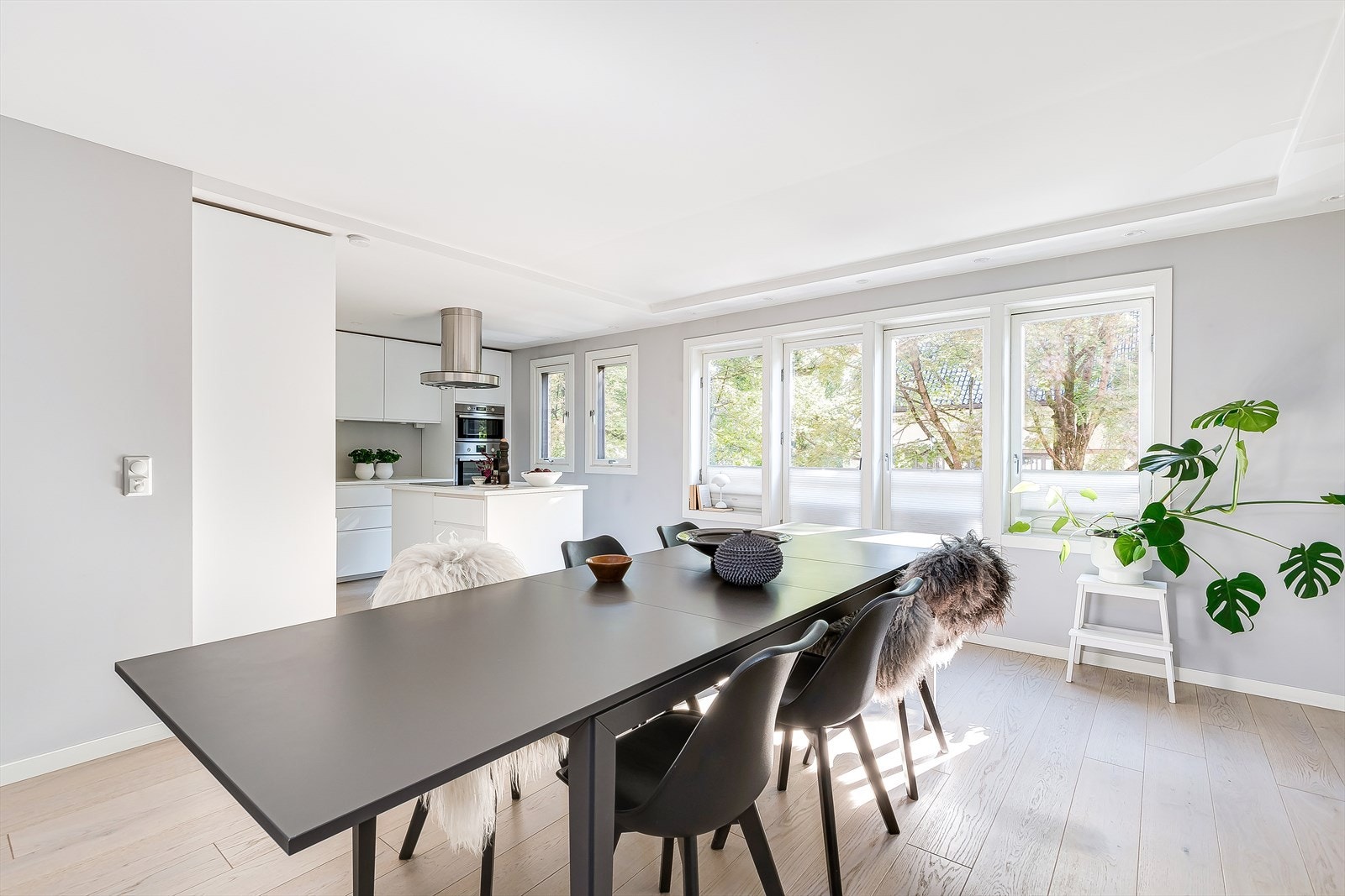 Tidligere eier har innlemmet vinterhagen/balkongen i stuen. Galleribilde