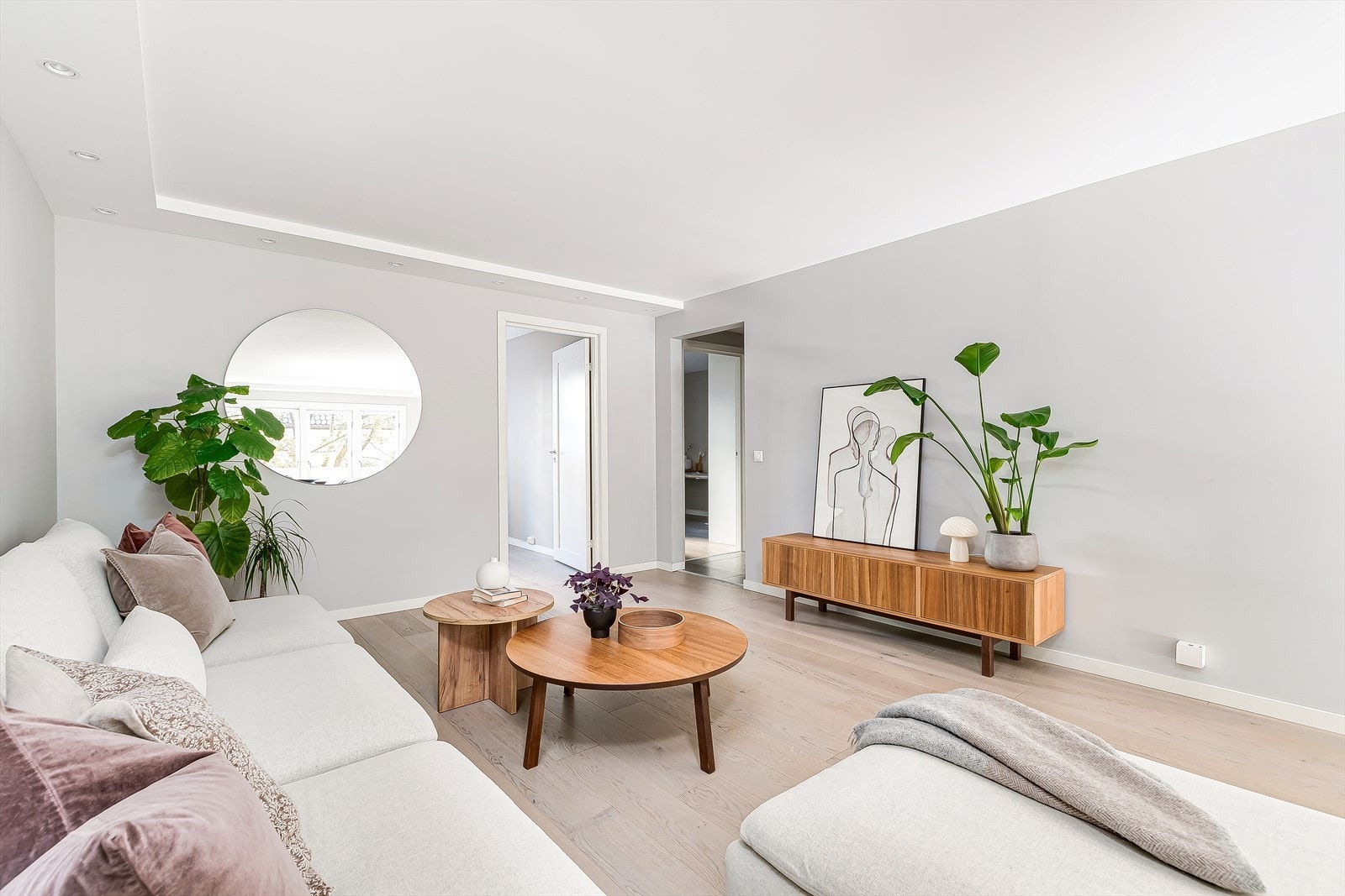 Leiligheten har et flott, gjennomgående 1-stavs parkettgulv i hvitpigmentert eik. Galleribilde