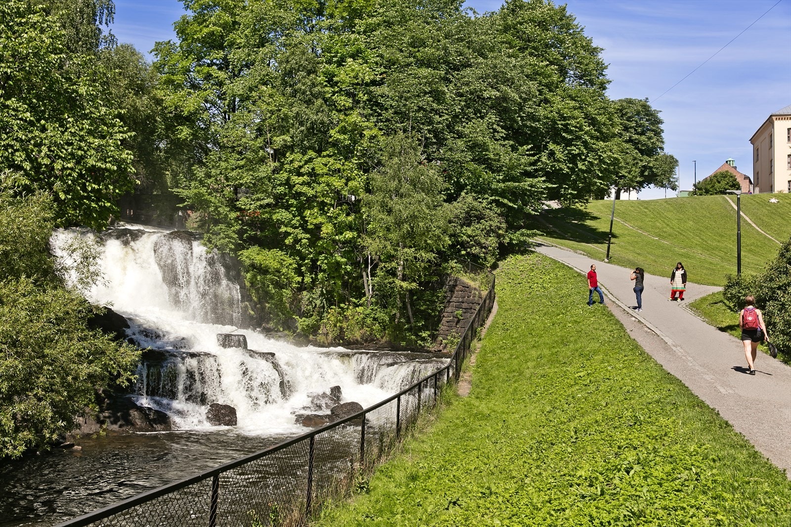 Det finnes flotte turmuligheter for både hygge og trening langs Akerselva som strekker seg fra Maridalen i nord til Bjørvika i sør. Galleribilde