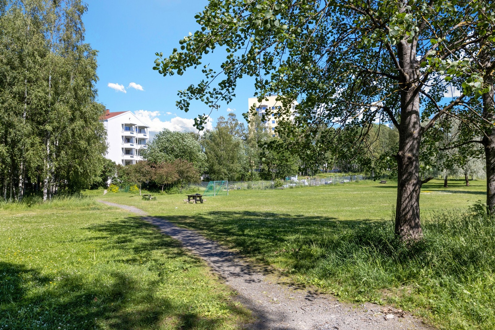 Lambertseter byr på idylliske turområder. Her finner man også en kirsebærtrepark. Galleribilde
