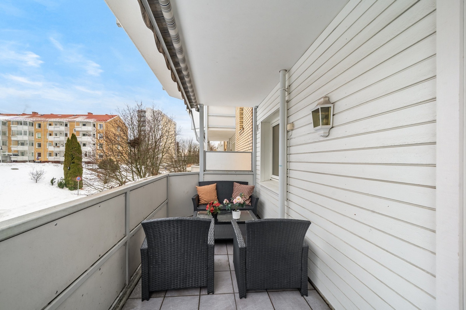 Denne balkongen på ca. 8 m² blir raskt et favorittsted i hjemmet. Galleribilde