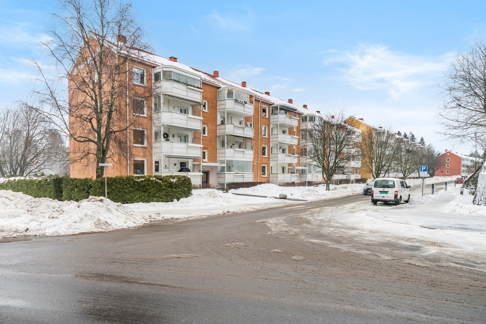 Leiligheten ligger i byggets 2. etasje. Galleribilde