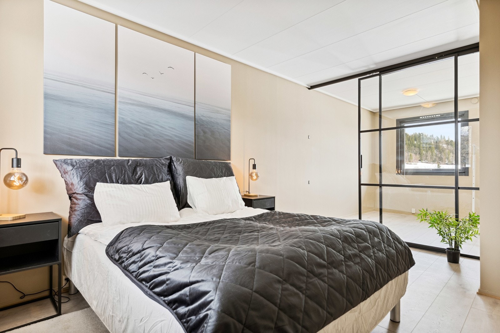 Hovedsoverom på hele 18 kvm med eget walk-in closet. Galleribilde