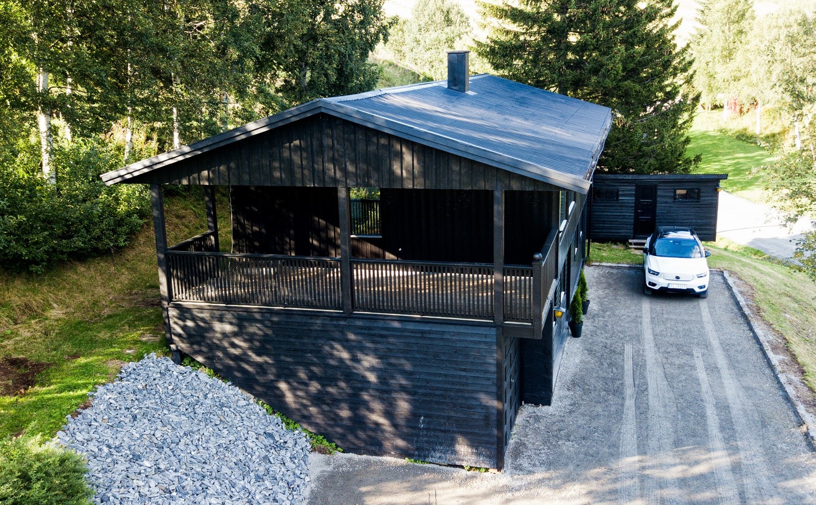 Boligen ligger landlig og idyllisk til, kun ca. 5 min unna sentrum i Innbygda. Galleribilde