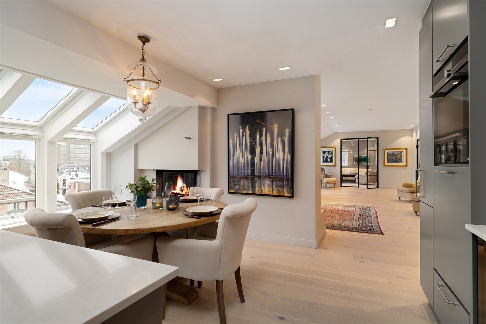 Velkommen til Niels Juels gate 22C - stilren og innholdsrik toppleilighet med særdeles flott beliggenhet på Frogner! Galleribilde