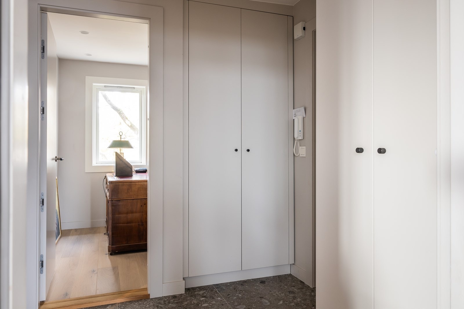 Leilighetens tre soverom legger godt til rette for en større husholdning. Galleribilde