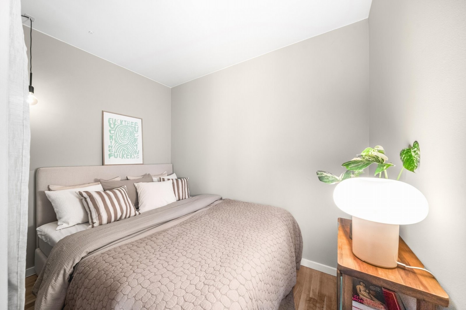 Inn fra stuen er det en alkove av en fin størrrelse. Galleribilde