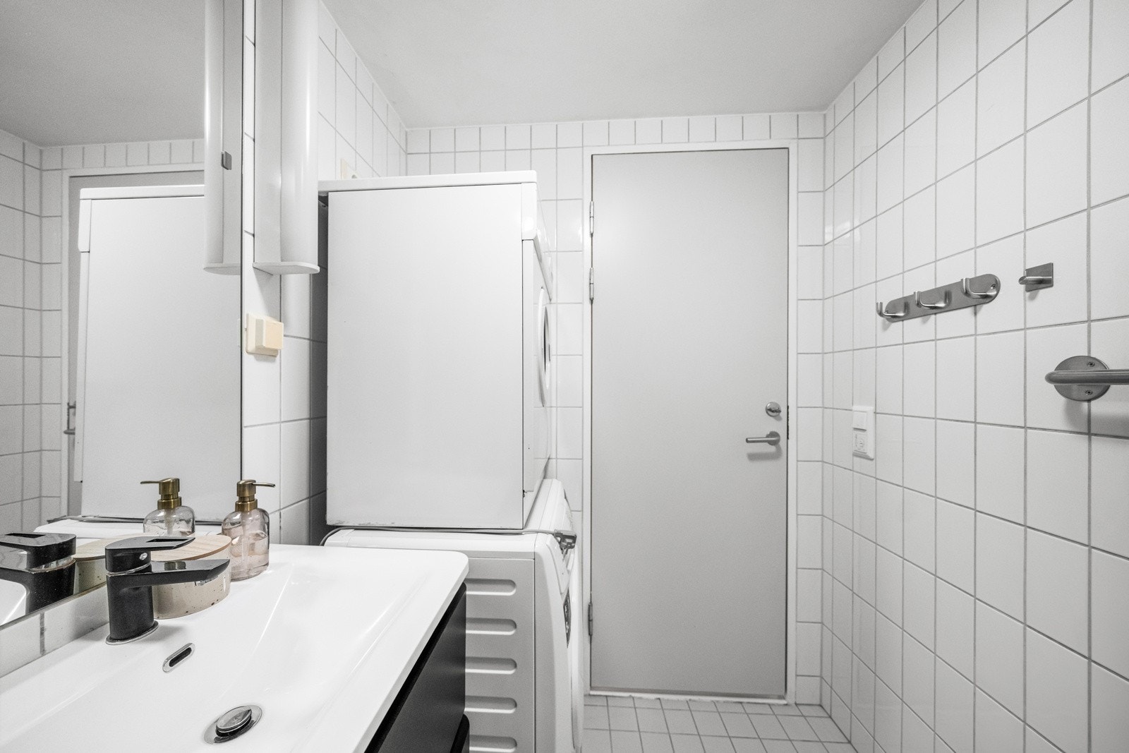 Det er også opplegg for vaskemaskin og plass til tørketrommel på badet. Galleribilde