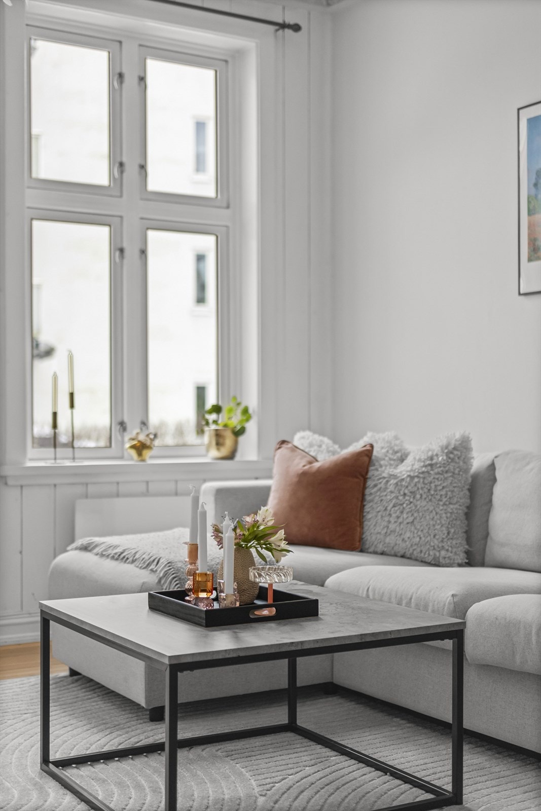 Leiligheten ligger skjermet til, stue og balkong vender ut mot indre kvartal. Galleribilde