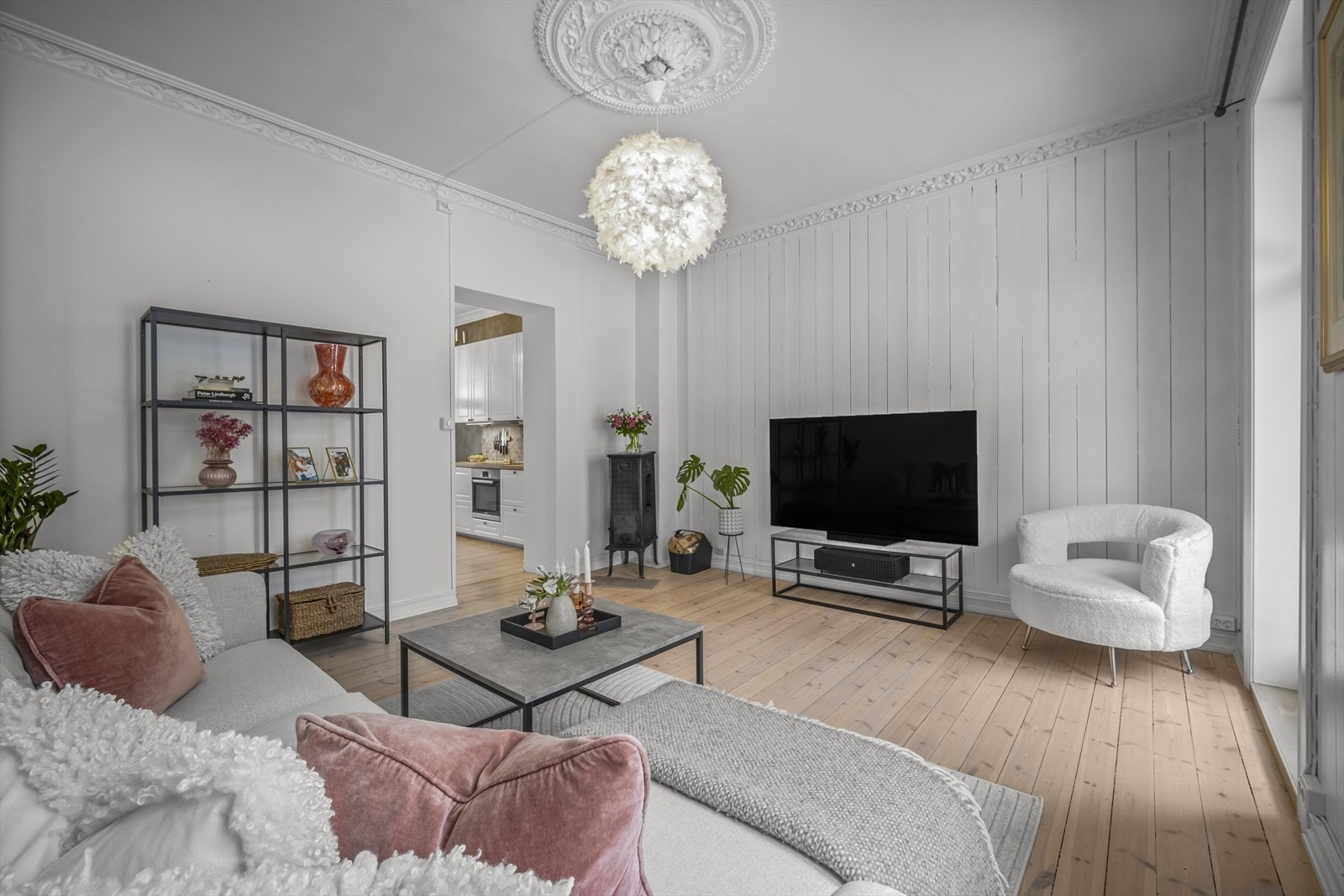 Sømløst, heltre gulvbord gjennom boligen. Galleribilde