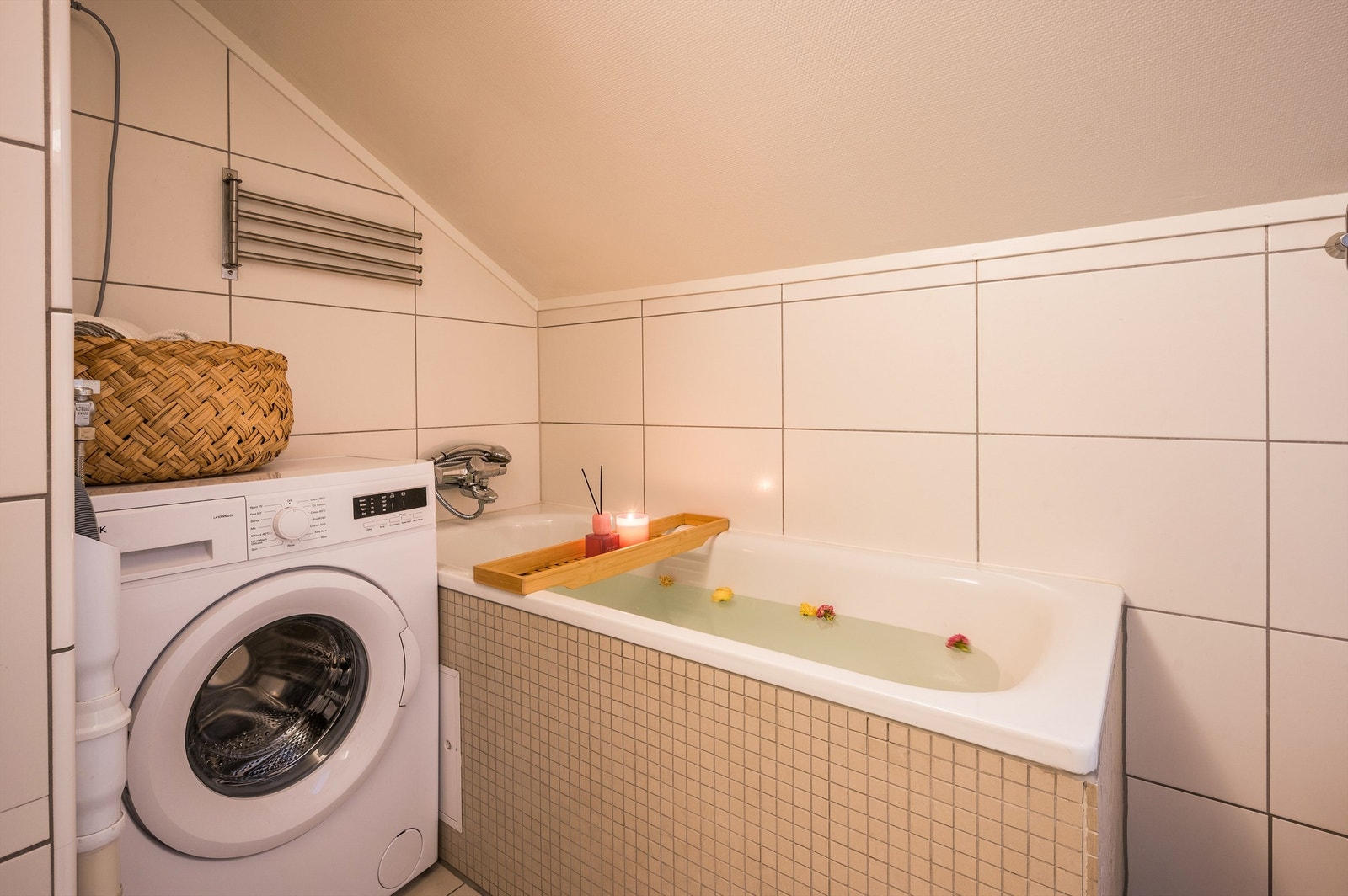Her kan du trekke deg tilbake etter en lang dag og ta et deilig og varmt bad. Galleribilde