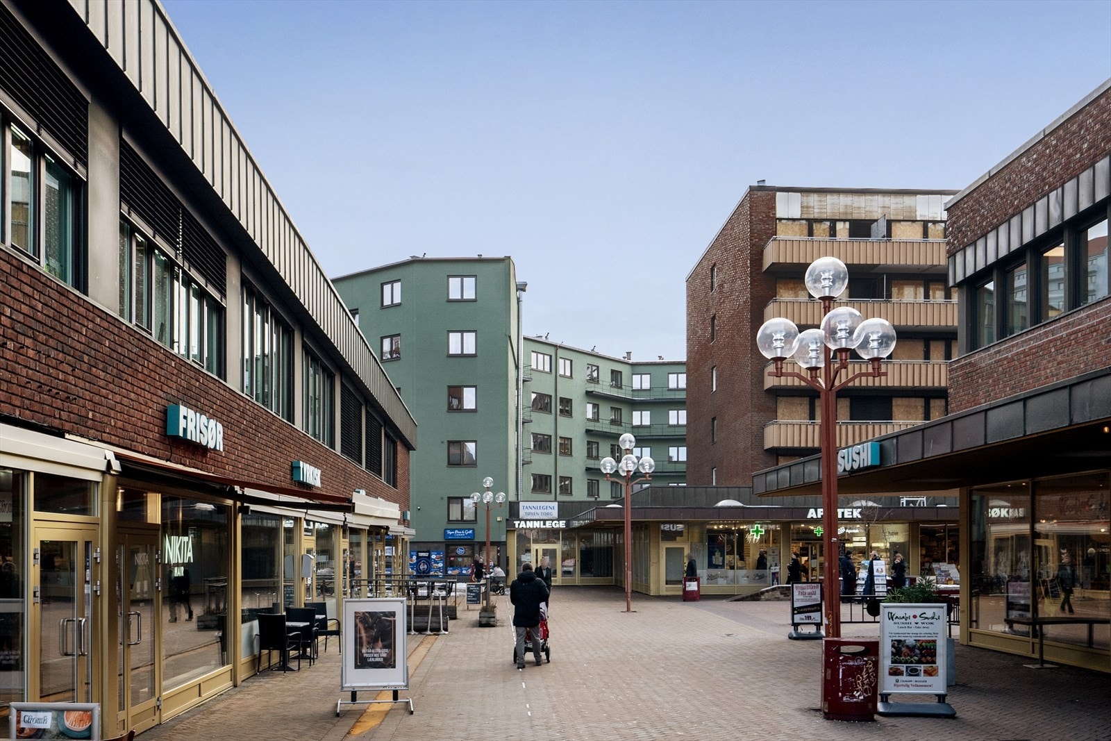 Bygget ligger tett på Tøyen torg Galleribilde