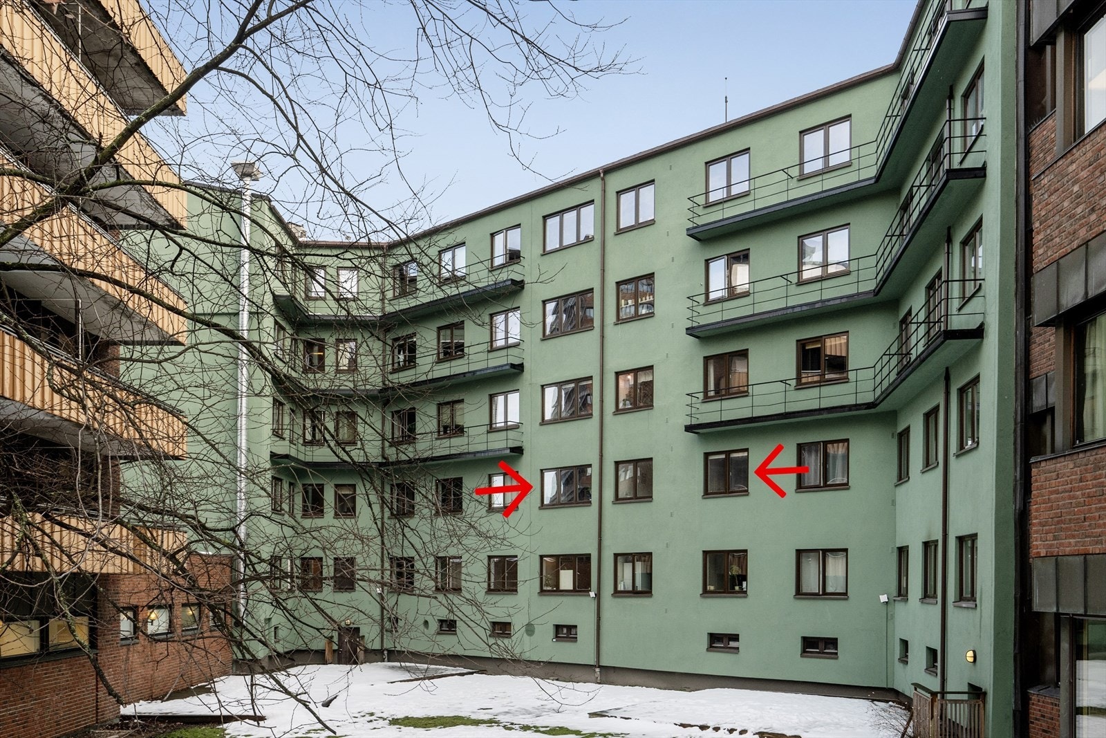 Leiligheten vender mot skjermet bakgård Galleribilde