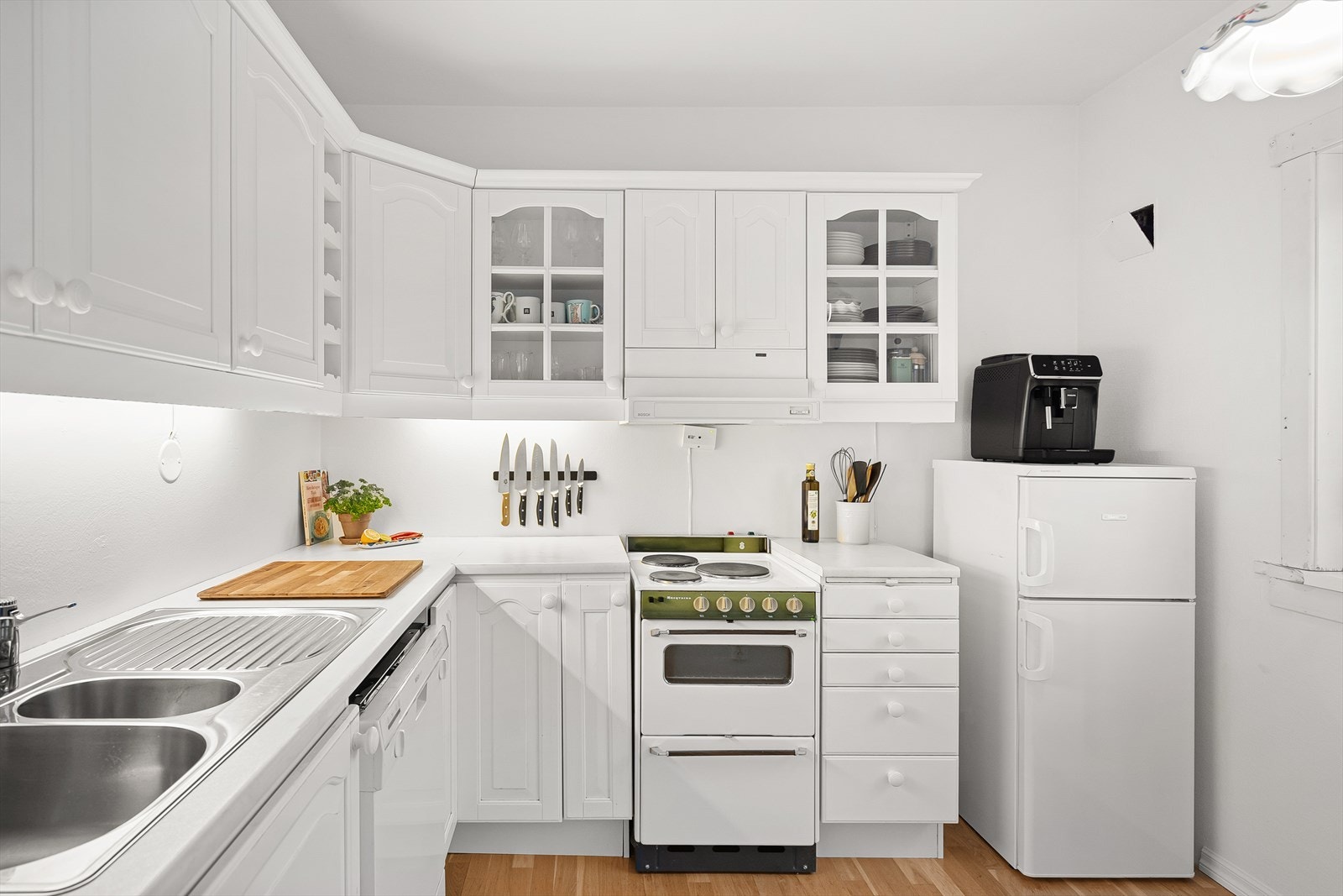 Praktisk utformet kjøkken Galleribilde